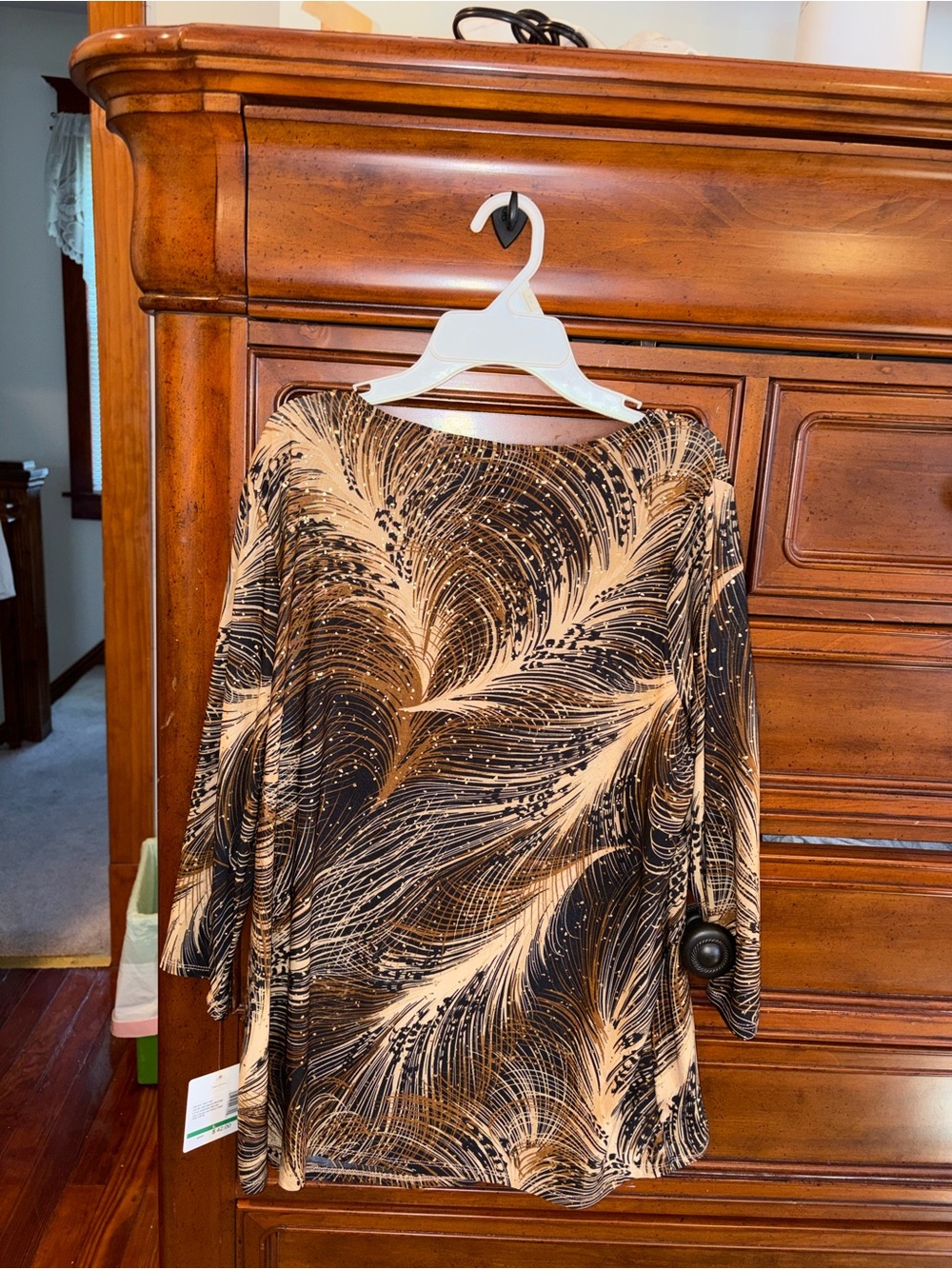 Emily Daniels Gold & Black Feather Print Keyhole Top Size Large - Picture 2 of 7